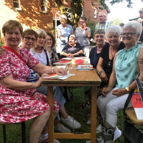 Ladbergener Senioren-Team zu Besuch auf dem Leedener Feierabend-Markt