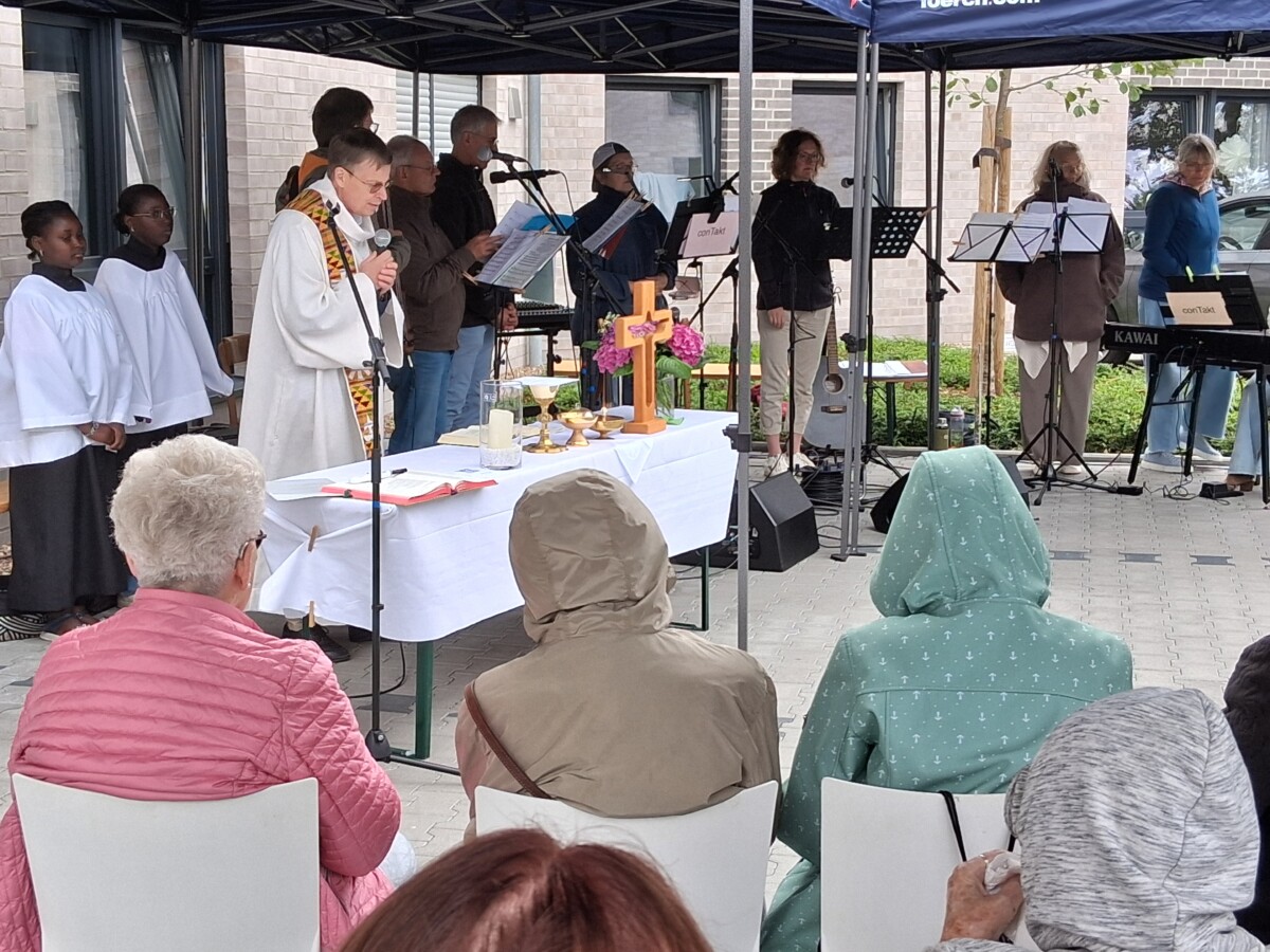 Du betrachtest gerade Sommerkirche im Haus Hedwig in Leeden